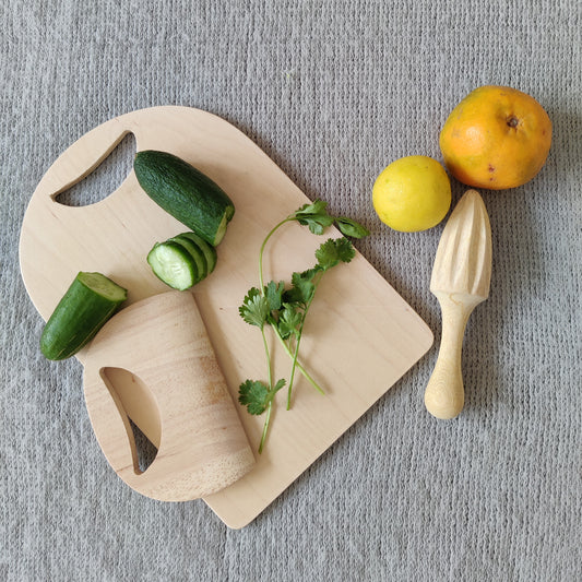 Knife Chopping Board and Lemon Squeezer